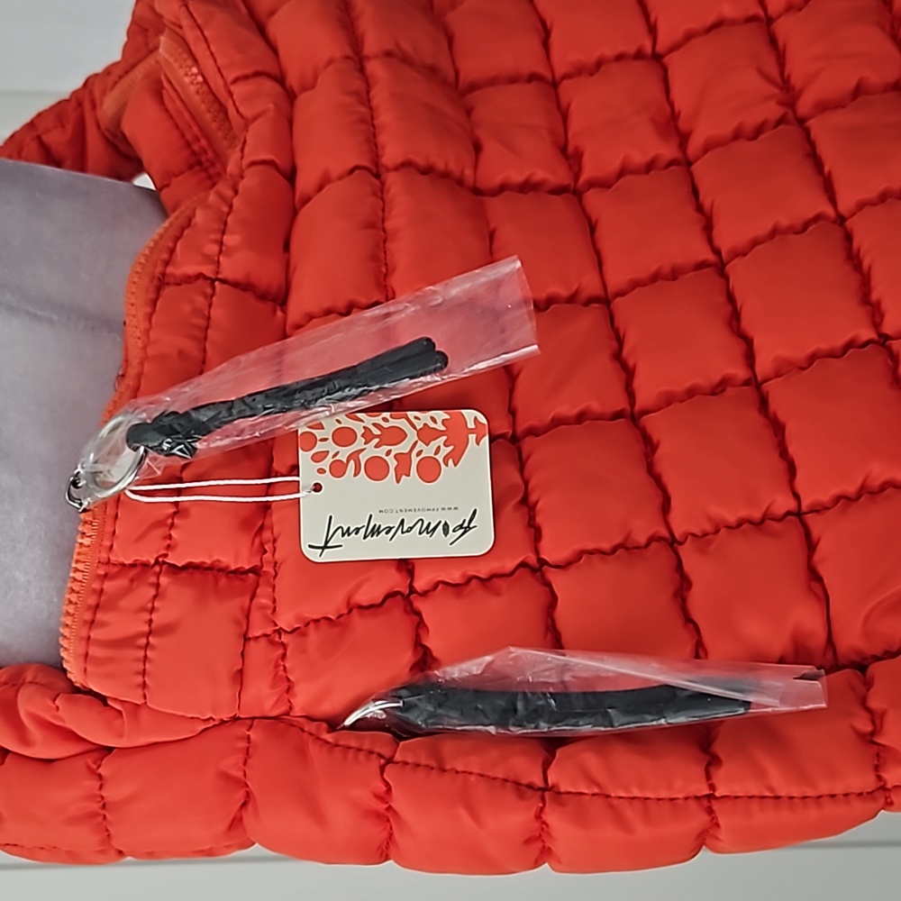 NWT FP Movement Quilted Bag - Picture 2 of 3